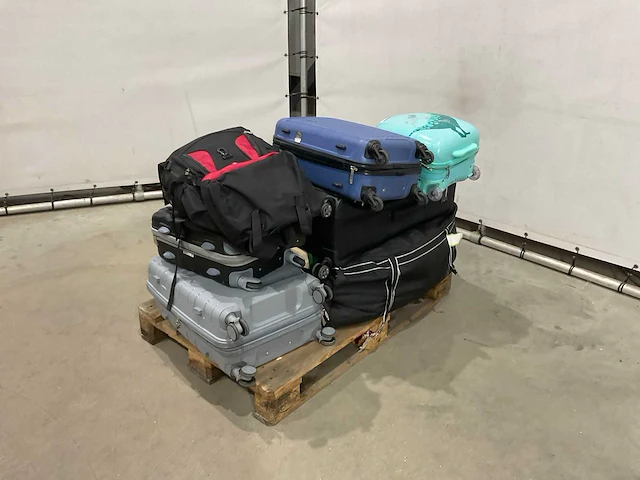Koffers met onbekende inhoud - afbeelding 1 van  5