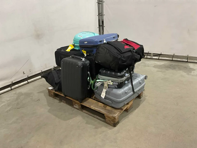Koffers met onbekende inhoud - afbeelding 2 van  5