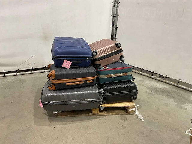 Koffers met onbekende inhoud - afbeelding 3 van  5
