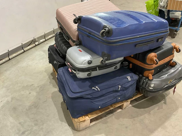 Koffers met onbekende inhoud - afbeelding 4 van  5