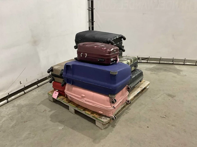 Koffers met onbekende inhoud - afbeelding 2 van  5