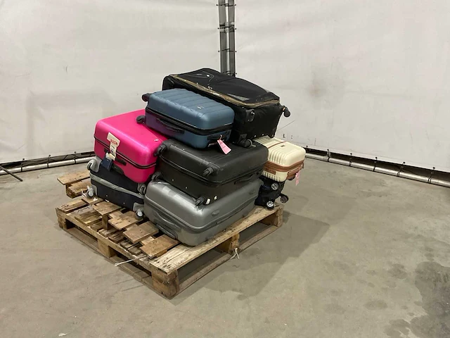 Koffers met onbekende inhoud - afbeelding 1 van  5