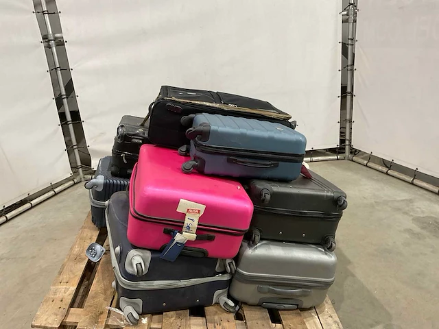 Koffers met onbekende inhoud - afbeelding 3 van  5