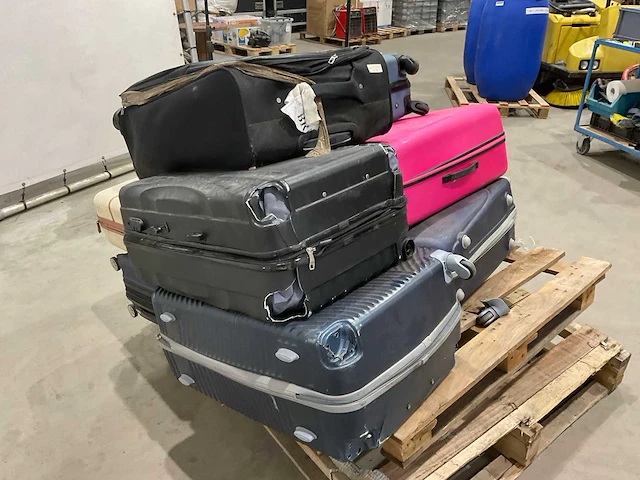 Koffers met onbekende inhoud - afbeelding 4 van  5
