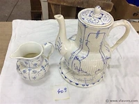 Koffiekan op bord + melkan blauw - afbeelding 1 van  4