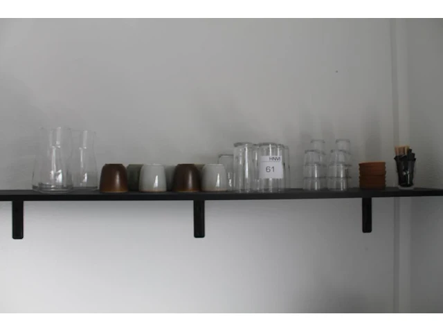 Koffiekopjes en glazen. - afbeelding 1 van  3