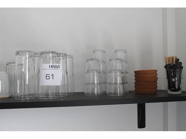 Koffiekopjes en glazen. - afbeelding 3 van  3