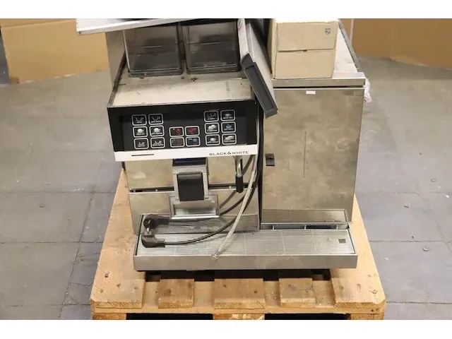 Koffiemachine black & white - afbeelding 1 van  7