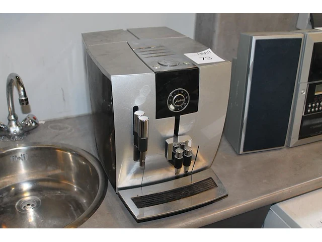 Koffiemachine jura impressa j9. let op! een drukknop is beschadigd. - afbeelding 1 van  4