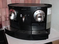 Koffiemachine nespresso professional 705 / cs200. afmeting 57 x 39 x 37 cm.