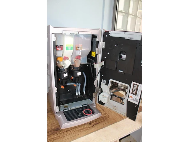 Koffiemachine vantienen alegria a630 nescafe t.top 01n. bouwjaar 2013. - afbeelding 3 van  8