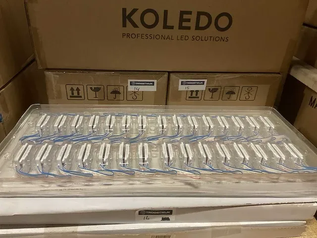 Koledo ls512 60 nodes led string 2700k (20x) - afbeelding 1 van  4