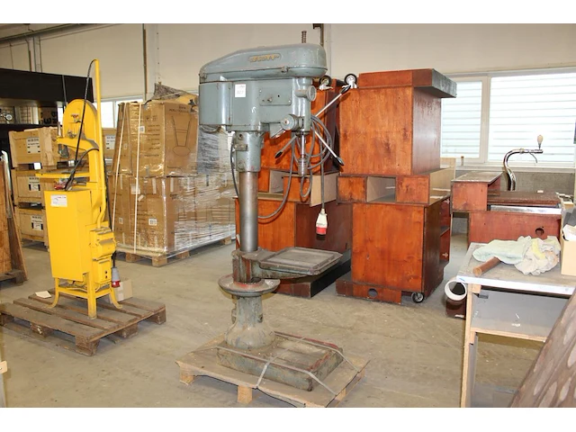 Kolomboor flopp type sb 23. machinenummer 91720. totale hoogte 190 cm - afbeelding 1 van  3