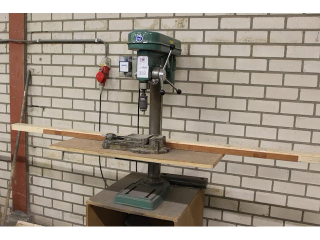Kolomboor king tnw 16. bouwjaar 1997. machine-uren 1084. met klem - afbeelding 1 van  3
