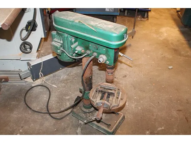 Kolomboormachine delco dl-13 met variabel toerental en machineknecht. - afbeelding 1 van  4