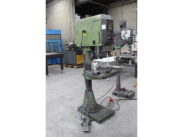 Kolomboormachine flott p40stg-fb met digitale aflezing en pneumatisch gestuurde machineklem. - afbeelding 3 van  6