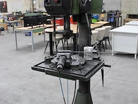 Kolomboormachine flott p40stg-fb met digitale aflezing en pneumatisch gestuurde machineklem. - afbeelding 4 van  6