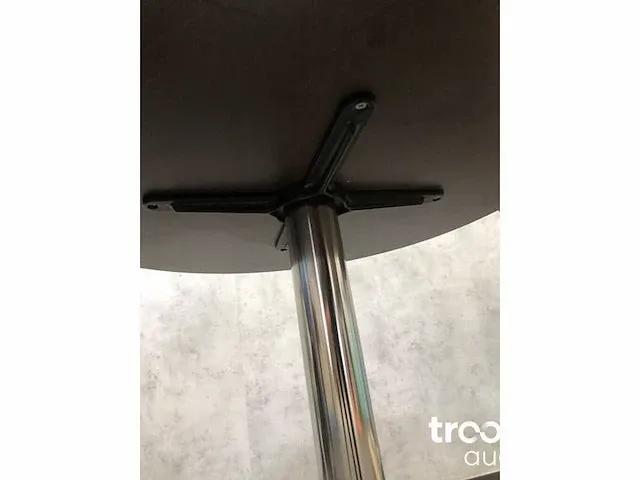 Kolomtafel betonlook 80cm - afbeelding 8 van  9