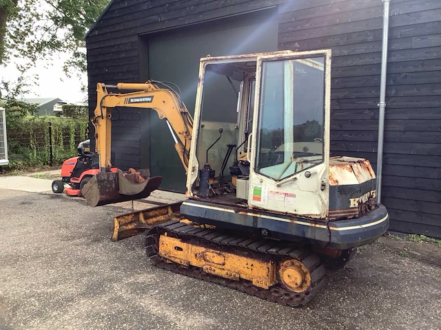 Komatsu pc30 minigraafmachine - afbeelding 2 van  7