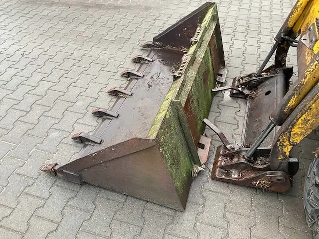 Komatsu sk818 schranklader - afbeelding 2 van  13