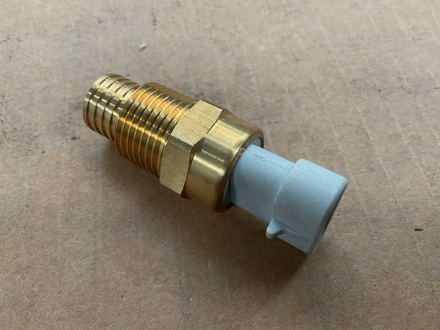 Komatsu thermostatic switch (2x) - afbeelding 1 van  6