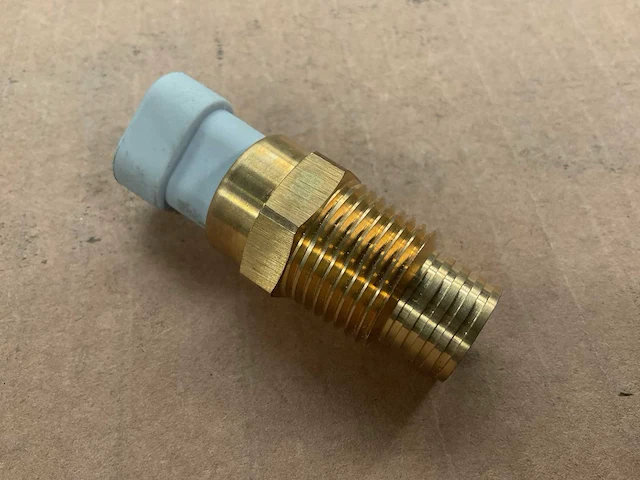 Komatsu thermostatic switch (2x) - afbeelding 3 van  6