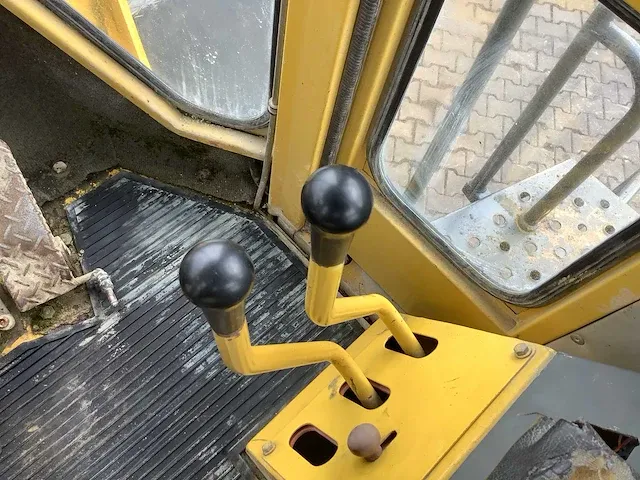 Komatsu wa420 shovel - afbeelding 18 van  22