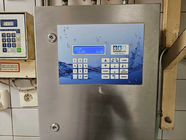 Kombimix - 2020 - waterdoseerapparaat met kombimix kwc 75 chiller - afbeelding 1 van  7