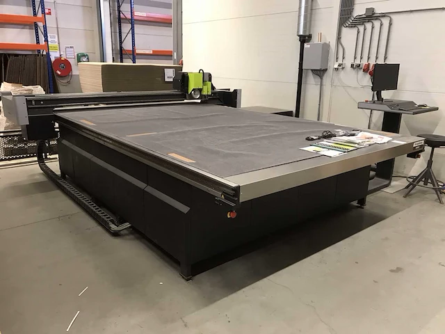 Kongsberg c esko snijplotter - afbeelding 1 van  22