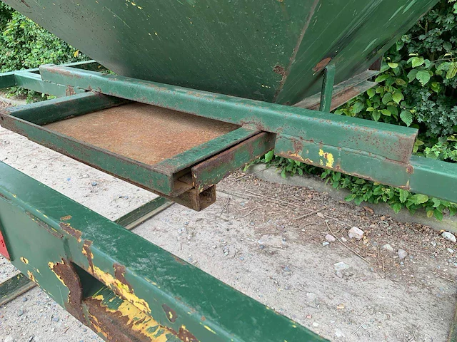 Kooijman stortbunker met kistenkantelaar - afbeelding 6 van  6