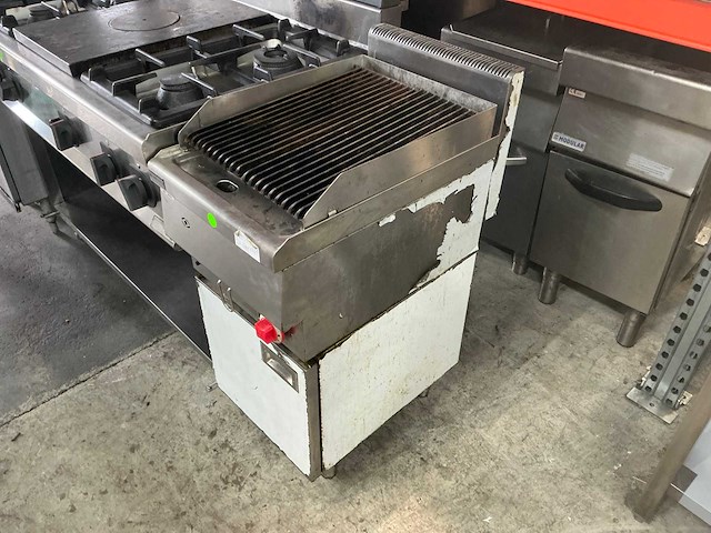 Kookwand met friteuse, gasfornuis (bakplaat en lavagrill) - afbeelding 14 van  18