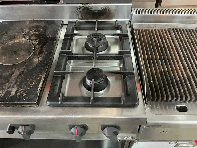 Kookwand met friteuse, gasfornuis (bakplaat en lavagrill) - afbeelding 16 van  18