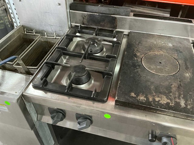 Kookwand met friteuse, gasfornuis (bakplaat en lavagrill) - afbeelding 18 van  18