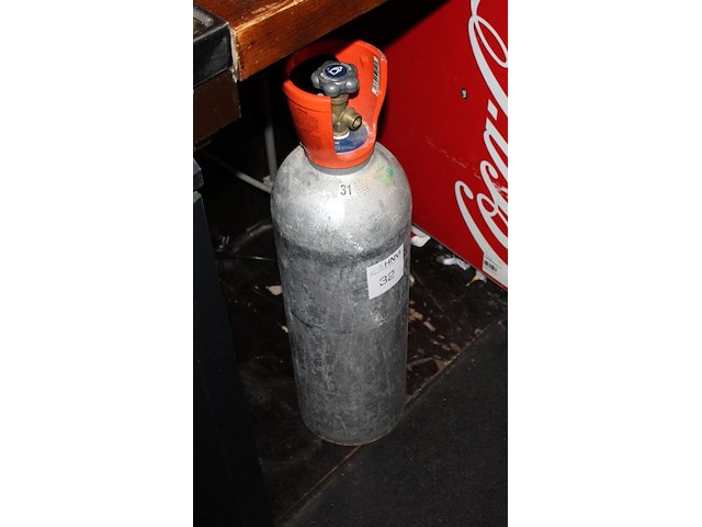 Koolzuurfles deels gevuld. - afbeelding 2 van  2