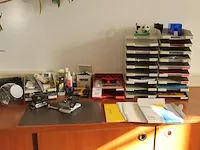 Koop kantoormaterialen, waaronder brievenbakjes, schrijfgerei, perforatoren, enz. - afbeelding 1 van  5