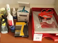 Koop kantoormaterialen, waaronder brievenbakjes, schrijfgerei, perforatoren, enz. - afbeelding 3 van  5