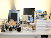 Koop kantoormaterialen w.o. schrijfgerei, brievenbakjes, perforator nietmachine etc. - afbeelding 1 van  3