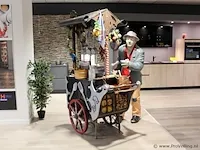 Koopman met handkar retro - afbeelding 1 van  12