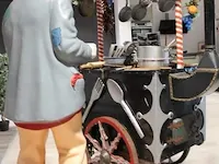 Koopman met handkar retro - afbeelding 8 van  12