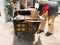 Koopman met handkar retro - afbeelding 10 van  12
