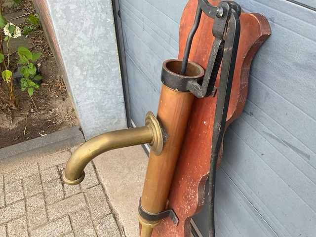 Koperen waterpomp - afbeelding 9 van  9