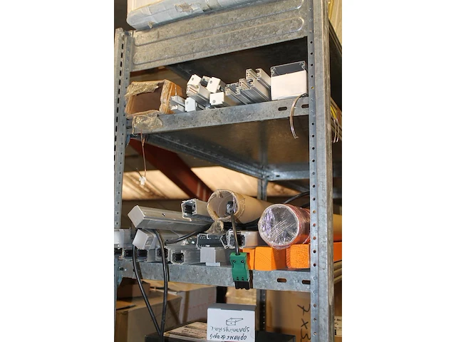 Koppelingen, spots, revetten, lampen, lampenkappen, hanglampen, lichtbalken, bekabeling, profielen, enz. in... - afbeelding 3 van  8
