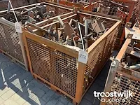 Kopspindels in gitterbox