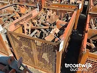 Kopspindels in gitterbox - afbeelding 3 van  3