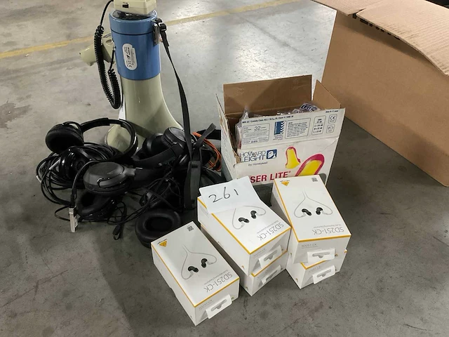 Koptelefoons, oortjes en megafoon - afbeelding 2 van  7