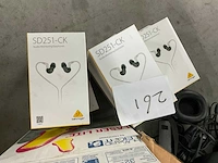 Koptelefoons, oortjes en megafoon - afbeelding 3 van  7