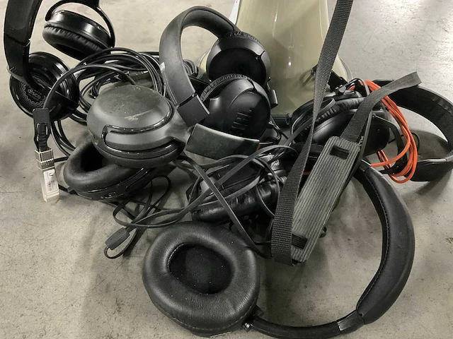 Koptelefoons, oortjes en megafoon - afbeelding 5 van  7