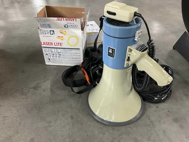 Koptelefoons, oortjes en megafoon - afbeelding 6 van  7