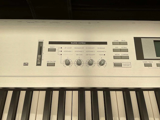 Korg triton le music workstation - afbeelding 6 van  8
