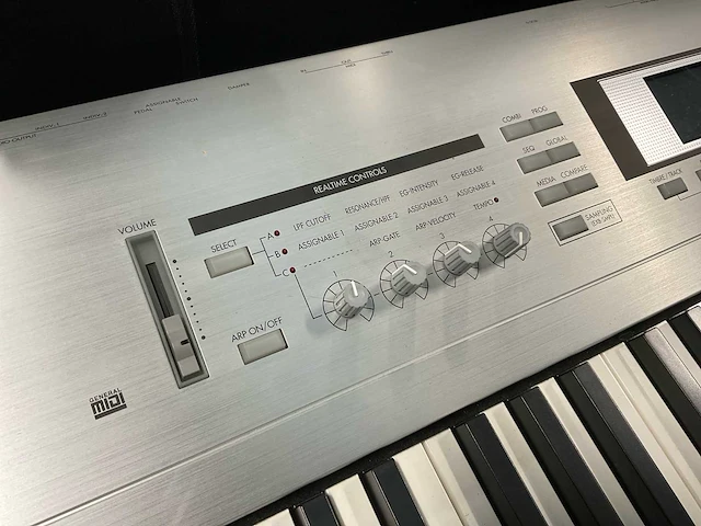 Korg triton le88 piano - afbeelding 10 van  11